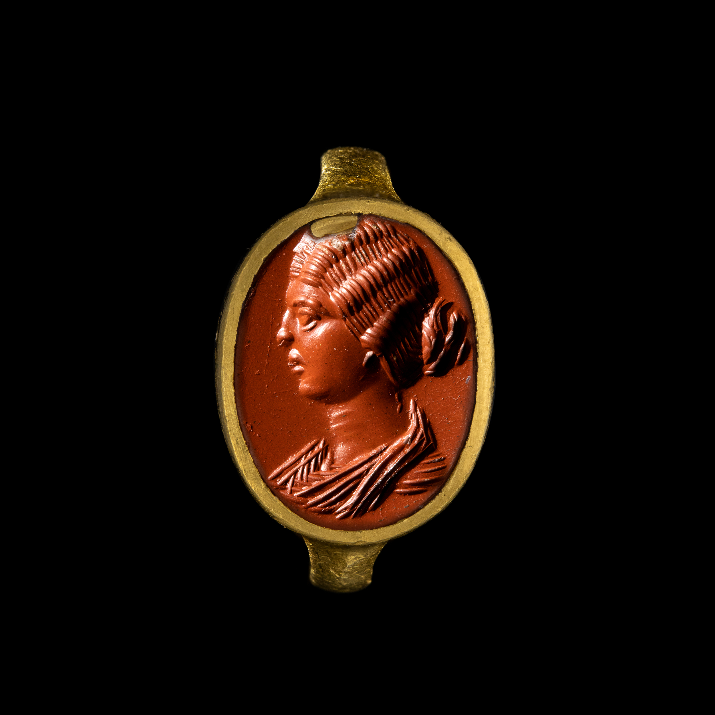 A gold ring with a Roman red jasper intaglio. Private portrait of a woman. 